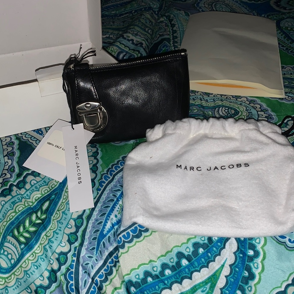 marc jacobs mini pouch! In like new condition have box and tags